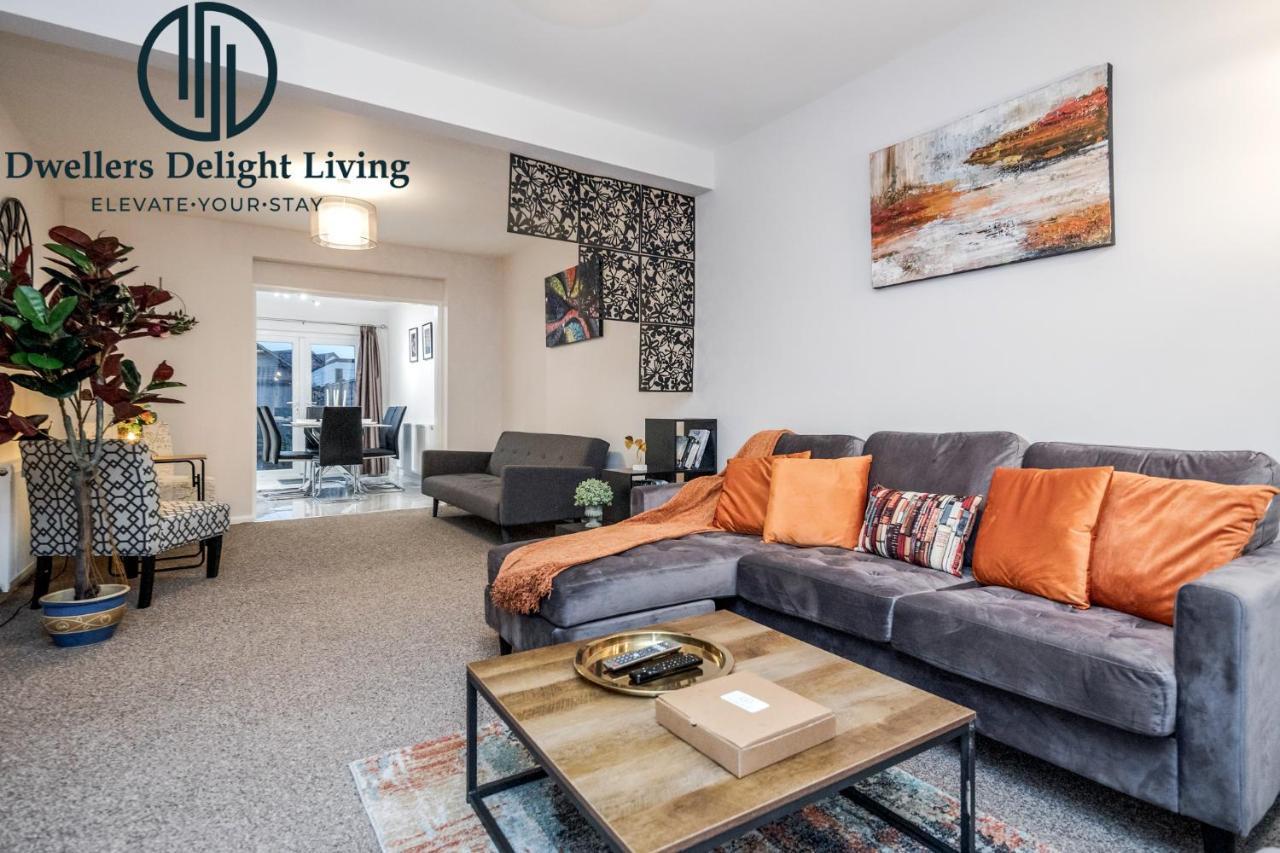 Dwellers Delight Living Ltd Serviced Accommodation Fabulous House 3 Bedroom, Hainault Prime Location ,Greater London With Parking & Wifi, 2 Bathroom, Garden Chigwell Zewnętrze zdjęcie