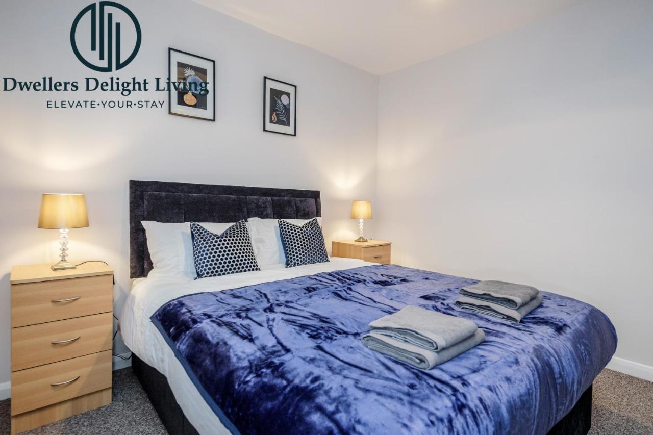 Dwellers Delight Living Ltd Serviced Accommodation Fabulous House 3 Bedroom, Hainault Prime Location ,Greater London With Parking & Wifi, 2 Bathroom, Garden Chigwell Zewnętrze zdjęcie