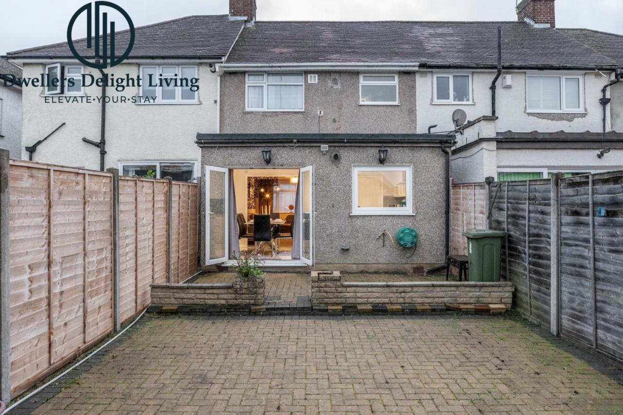 Dwellers Delight Living Ltd Serviced Accommodation Fabulous House 3 Bedroom, Hainault Prime Location ,Greater London With Parking & Wifi, 2 Bathroom, Garden Chigwell Zewnętrze zdjęcie