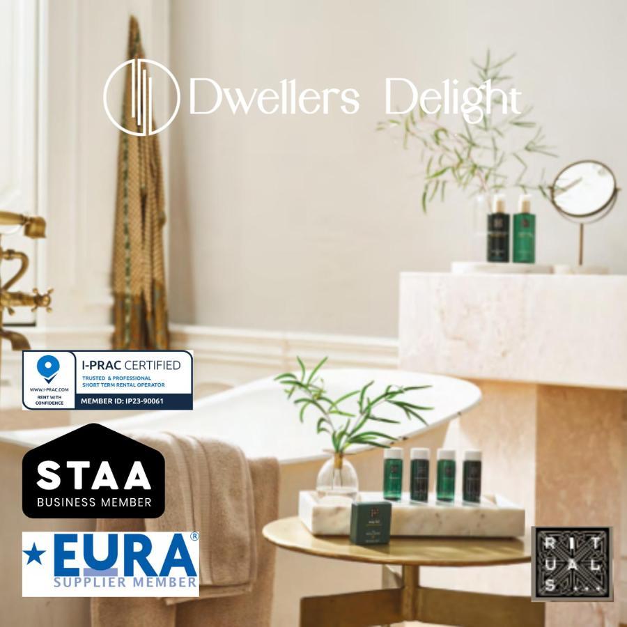 Dwellers Delight Living Ltd Serviced Accommodation Fabulous House 3 Bedroom, Hainault Prime Location ,Greater London With Parking & Wifi, 2 Bathroom, Garden Chigwell Zewnętrze zdjęcie
